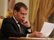 Медведев в научной статье обещает персонализацию здравоохранения и равный доступ к медпомощи