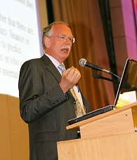 Председатель Научного комитета IV Европейского конгресса педиатров Й. Эйрих