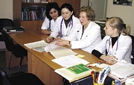 Доцент Т.М. Творогова занимается с клиническими ординаторами