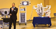 Мартин Калош представляет современную роботизированную хирургическую систему da Vinci