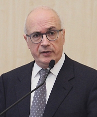 Профессор L. Puig